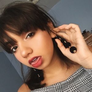 Meet your Posher, Ariana